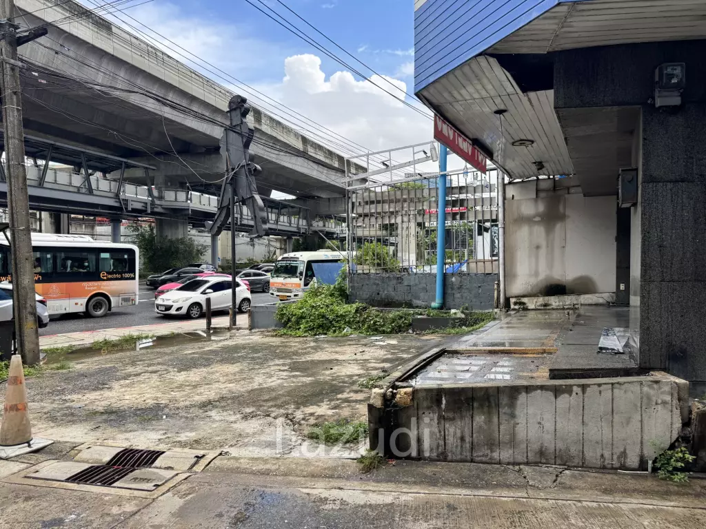 Prime Asset For Sale across Bangkok Mall