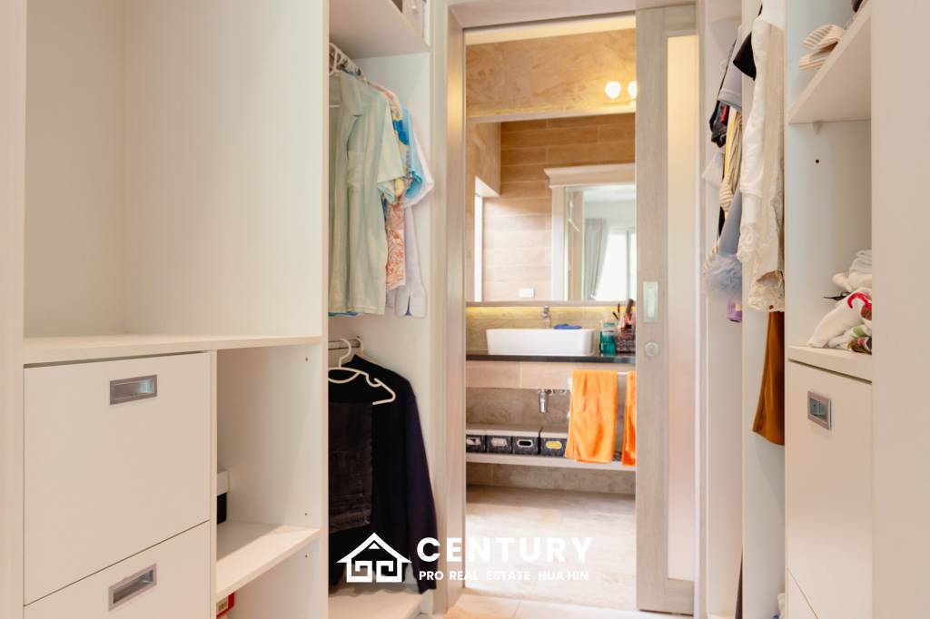 SMART HOUSE VALLEY : Elegant 3-Bedroom Villa with Pool