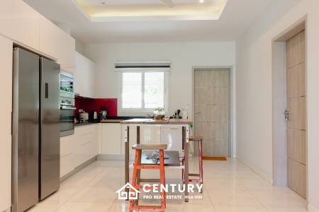 SMART HOUSE VALLEY : Elegant 3-Bedroom Villa with Pool