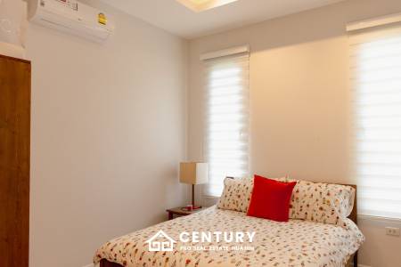 SMART HOUSE VALLEY : Elegant 3-Bedroom Villa with Pool