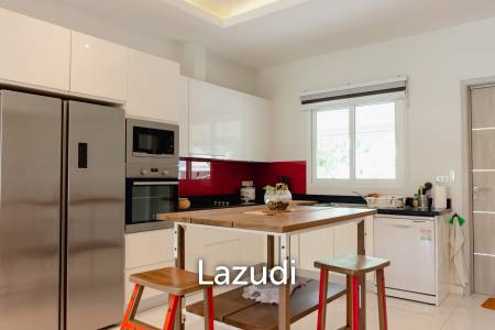 SMART HOUSE VALLEY : Elegant 3-Bedroom Villa with Pool