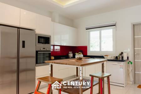 SMART HOUSE VALLEY : Elegant 3-Bedroom Villa with Pool