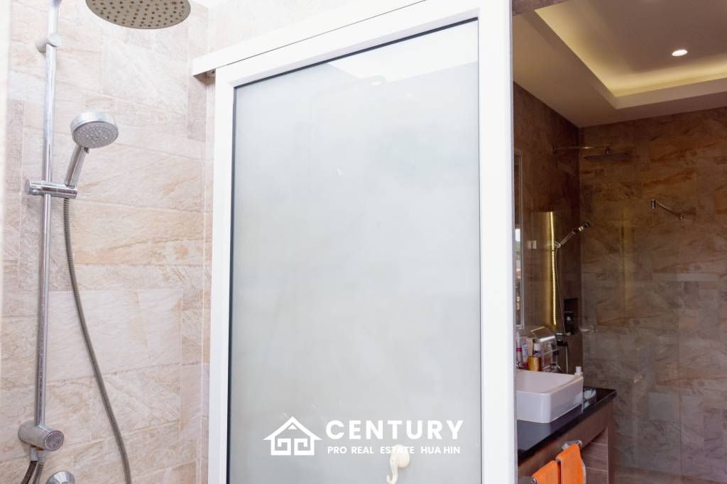 SMART HOUSE VALLEY : Elegant 3-Bedroom Villa with Pool