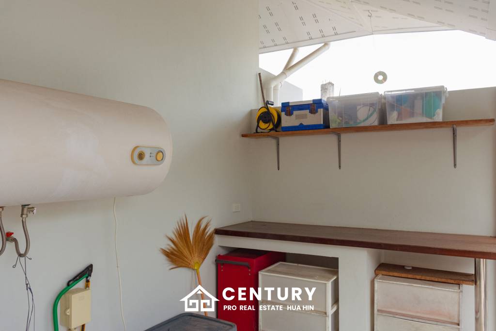 SMART HOUSE VALLEY : Elegant 3-Bedroom Villa with Pool