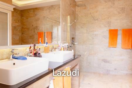 SMART HOUSE VALLEY : Elegant 3-Bedroom Villa with Pool