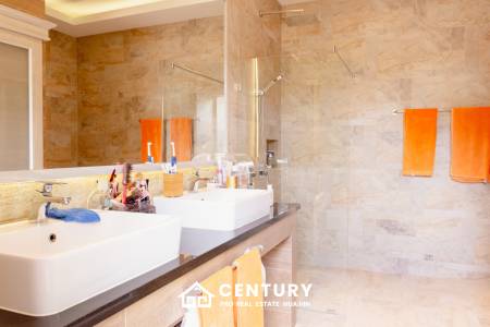 SMART HOUSE VALLEY : Elegant 3-Bedroom Villa with Pool