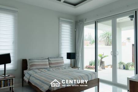 SMART HOUSE VALLEY : Elegant 3-Bedroom Villa with Pool