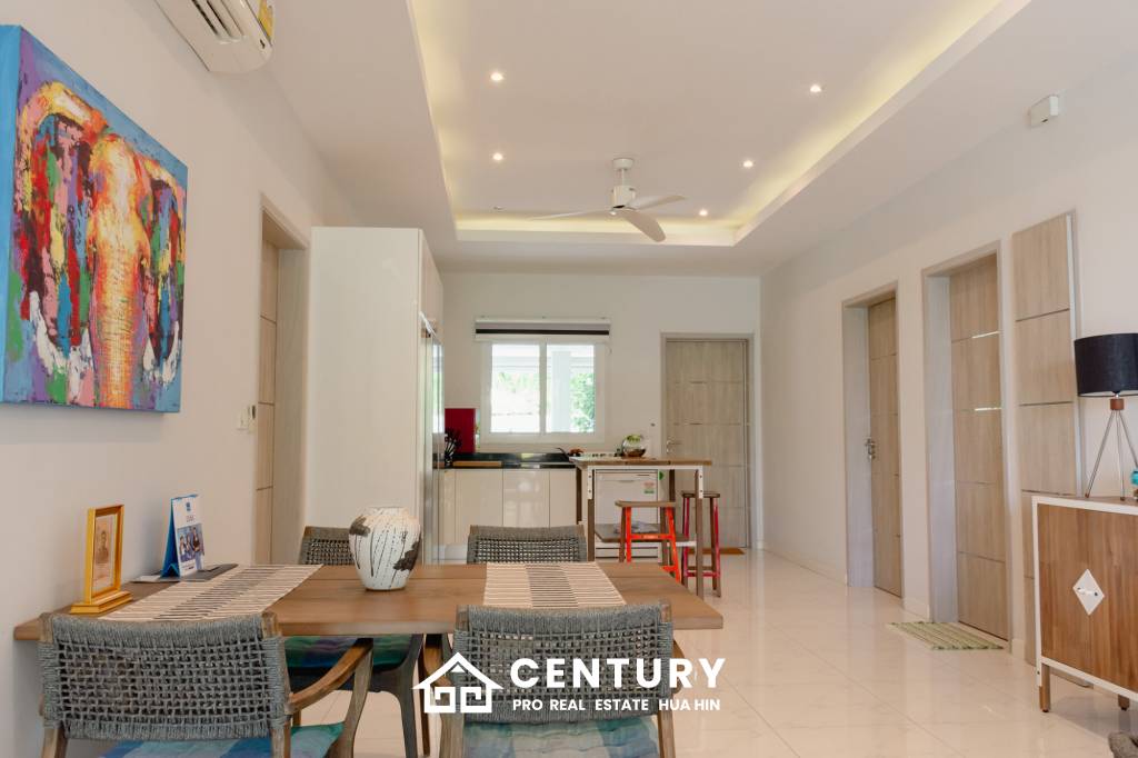 SMART HOUSE VALLEY : Elegant 3-Bedroom Villa with Pool