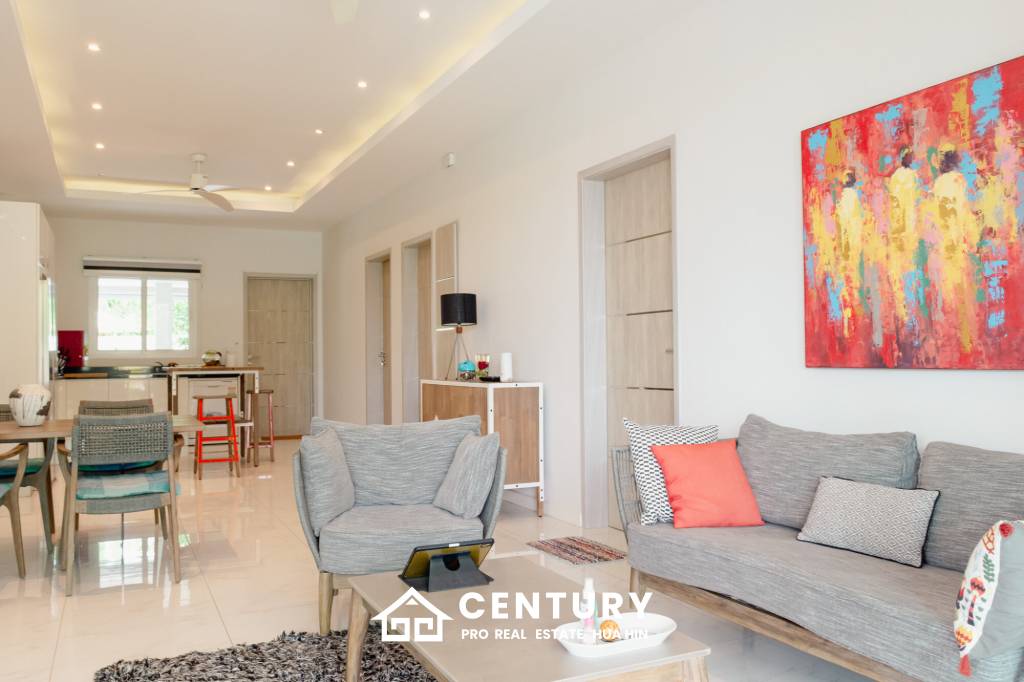 SMART HOUSE VALLEY : Elegant 3-Bedroom Villa with Pool