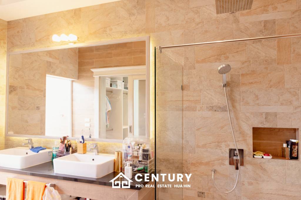 SMART HOUSE VALLEY : Elegant 3-Bedroom Villa with Pool