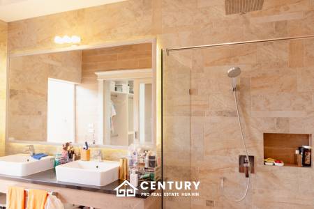 SMART HOUSE VALLEY : Elegant 3-Bedroom Villa with Pool