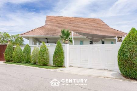 SMART HOUSE VALLEY : Elegant 3-Bedroom Villa with Pool