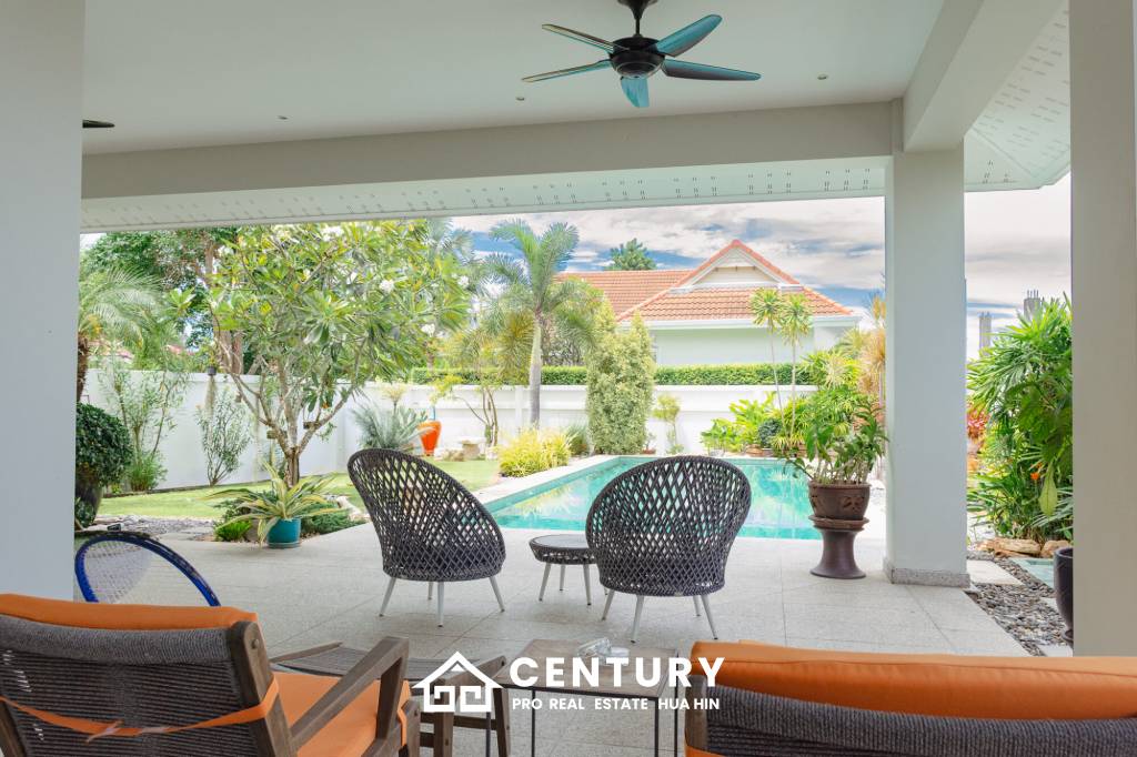 SMART HOUSE VALLEY : Elegant 3-Bedroom Villa with Pool