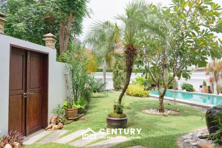 SMART HOUSE VALLEY : Elegant 3-Bedroom Villa with Pool