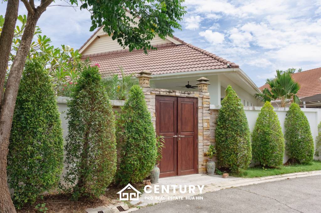 SMART HOUSE VALLEY : Elegant 3-Bedroom Villa with Pool