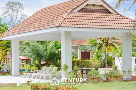 SMART HOUSE VALLEY : Elegant 3-Bedroom Villa with Pool