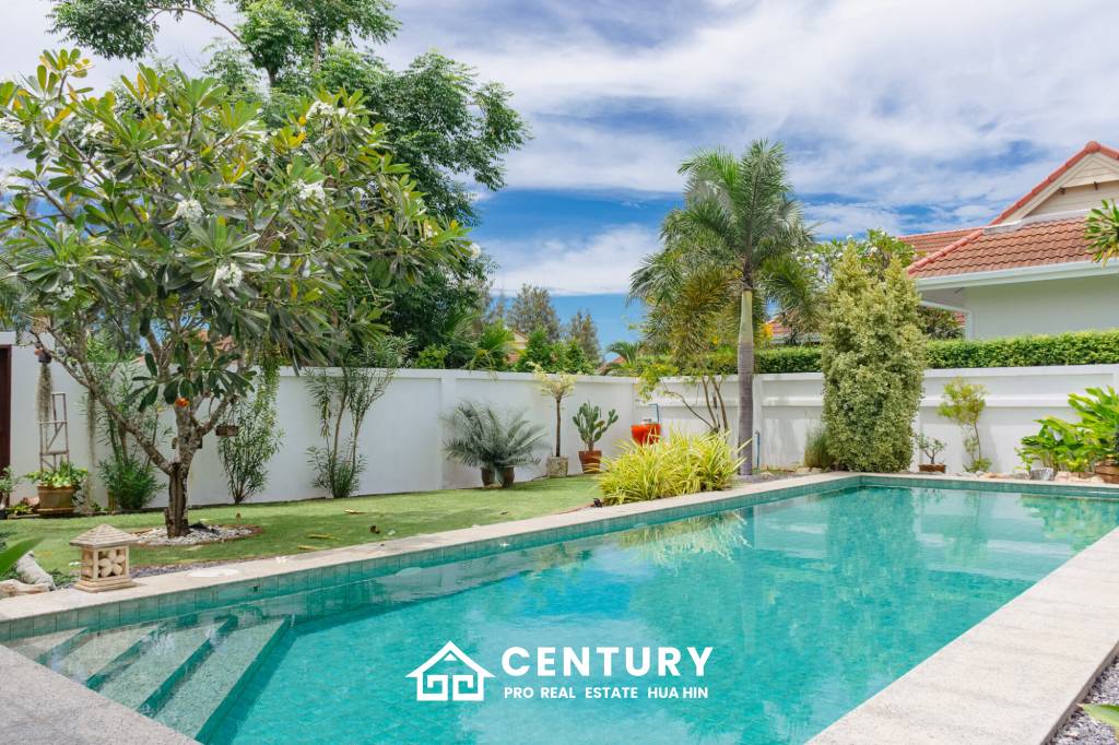SMART HOUSE VALLEY : Elegant 3-Bedroom Villa with Pool