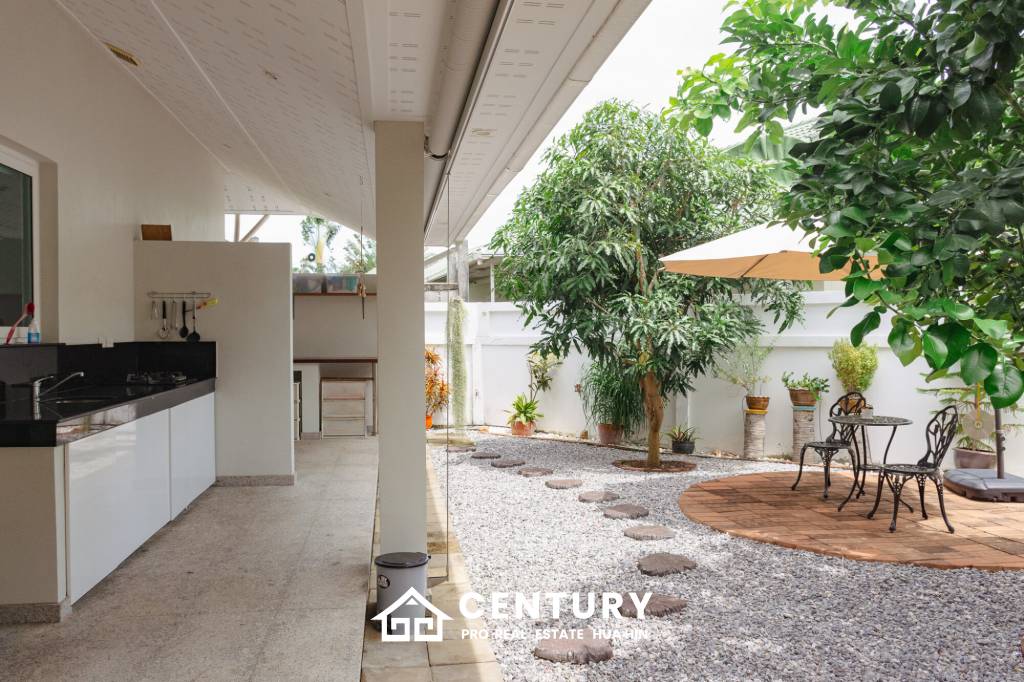 SMART HOUSE VALLEY : Elegant 3-Bedroom Villa with Pool