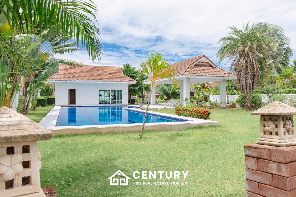 SMART HOUSE VALLEY : Elegant 3-Bedroom Villa with Pool