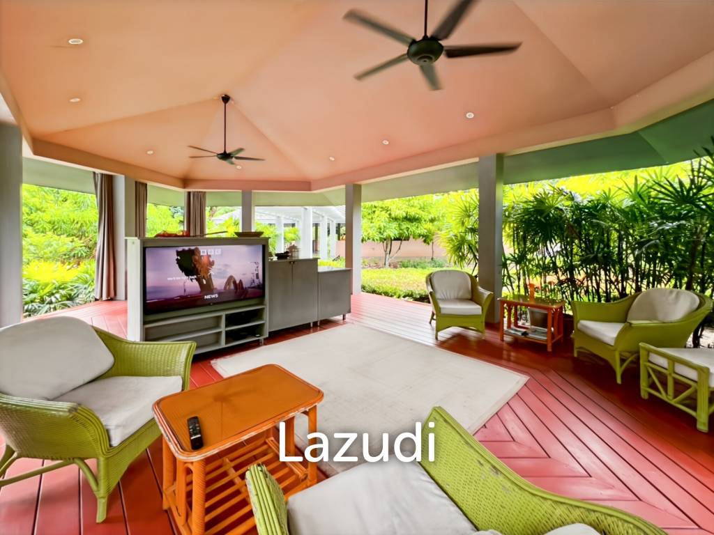 Elegant Eco-Design 5-Bedroom Villa on Over 2 Rai in Springfield Village