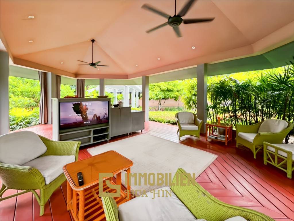 3200 คิว м участка / 1,000 คิว ในชีวิตของฉันมีสนามกอล์ฟและสปารีสอร์ท