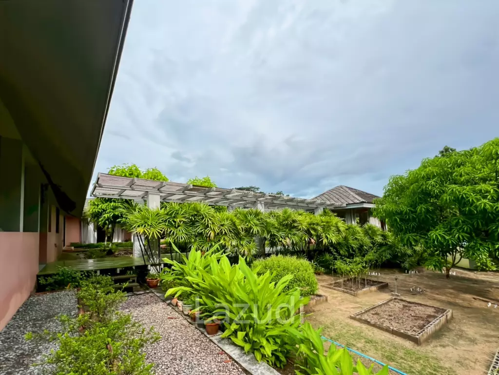 Elegant Eco-Design 5-Bedroom Villa on Over 2 Rai in Springfield Village