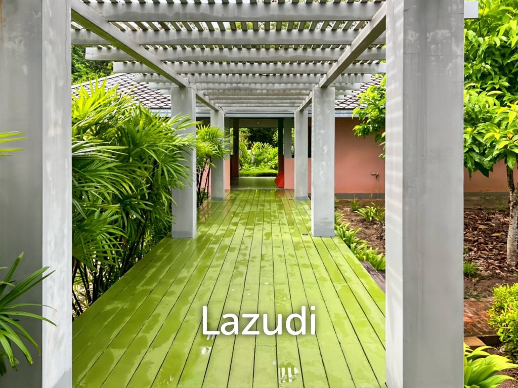 Elegant Eco-Design 5-Bedroom Villa on Over 2 Rai in Springfield Village