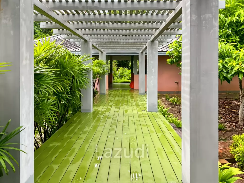 Elegant Eco-Design 5-Bedroom Villa on Over 2 Rai in Springfield Village