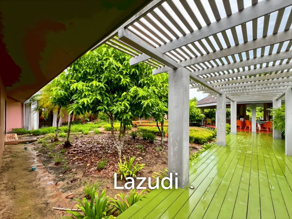Elegant Eco-Design 5-Bedroom Villa on Over 2 Rai in Springfield Village