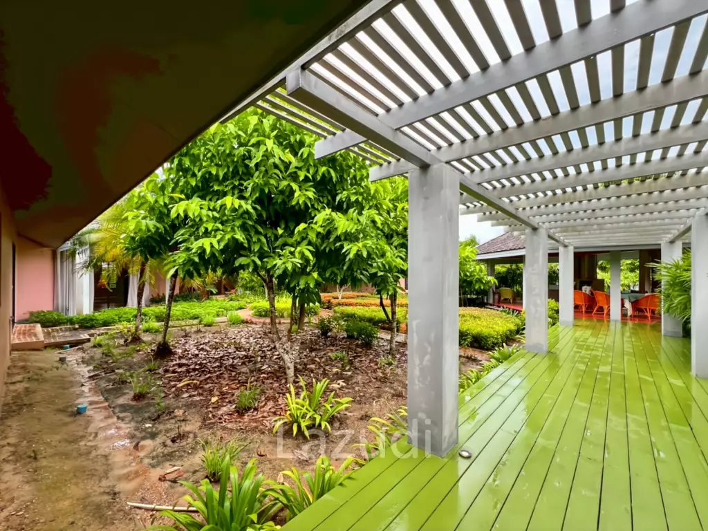 Elegant Eco-Design 5-Bedroom Villa on Over 2 Rai in Springfield Village