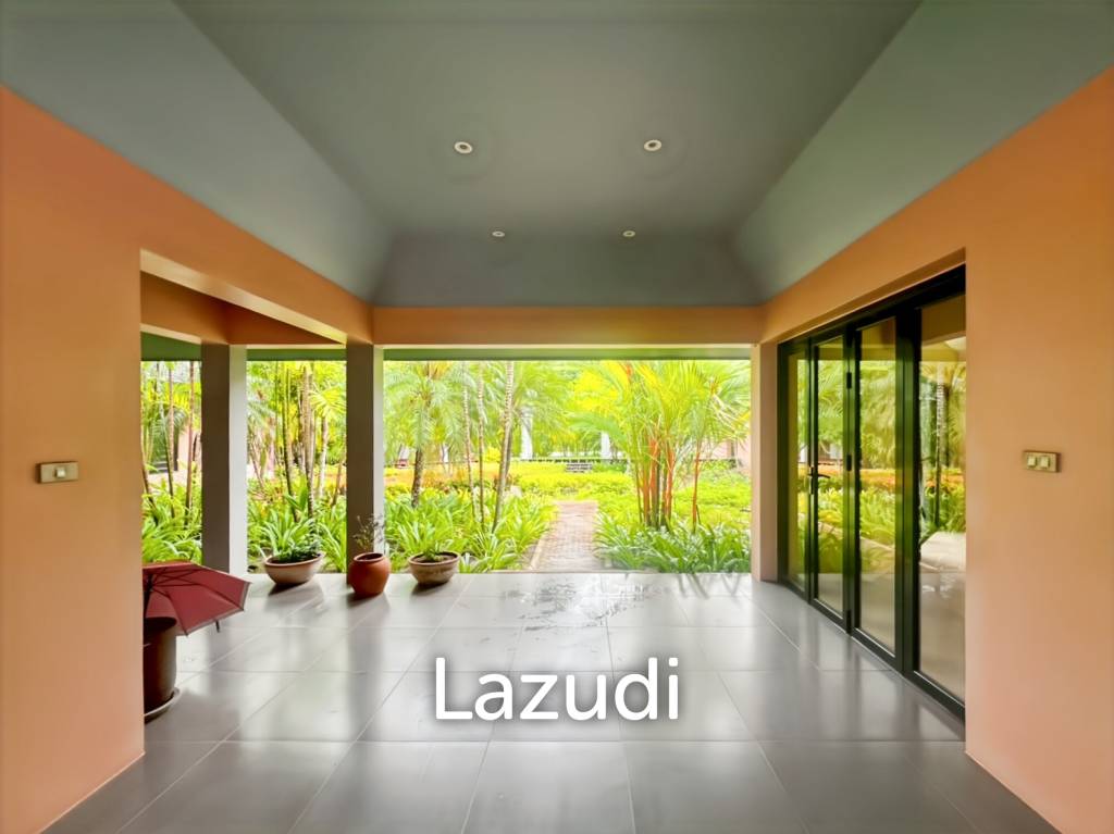 Elegant Eco-Design 5-Bedroom Villa on Over 2 Rai in Springfield Village
