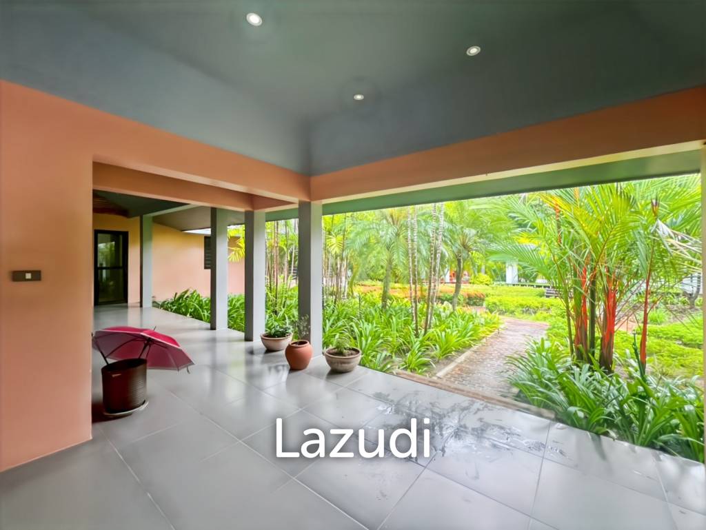 Elegant Eco-Design 5-Bedroom Villa on Over 2 Rai in Springfield Village