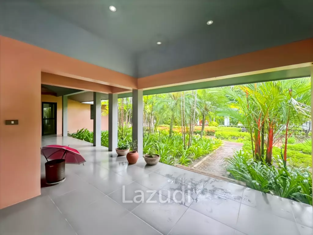 Elegant Eco-Design 5-Bedroom Villa on Over 2 Rai in Springfield Village
