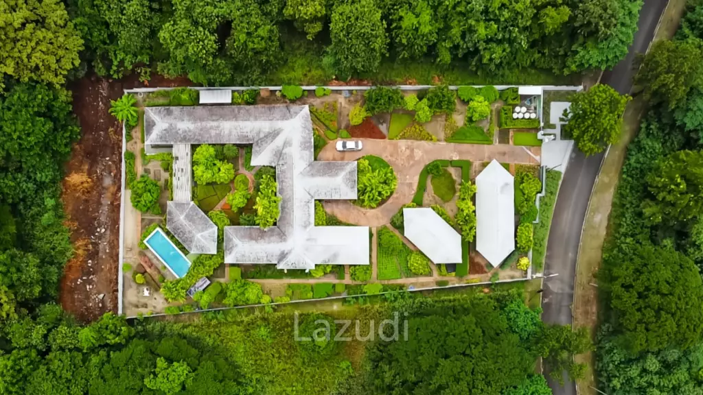 Elegant Eco-Design 5-Bedroom Villa on Over 2 Rai in Springfield Village