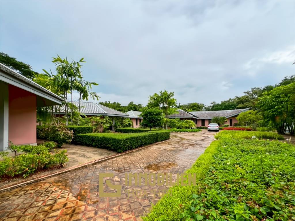 3200 คิว м участка / 1,000 คิว ในชีวิตของฉันมีสนามกอล์ฟและสปารีสอร์ท