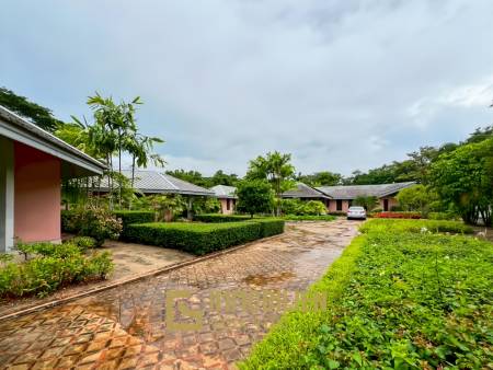 3200 คิว м участка / 1,000 คิว ในชีวิตของฉันมีสนามกอล์ฟและสปารีสอร์ท