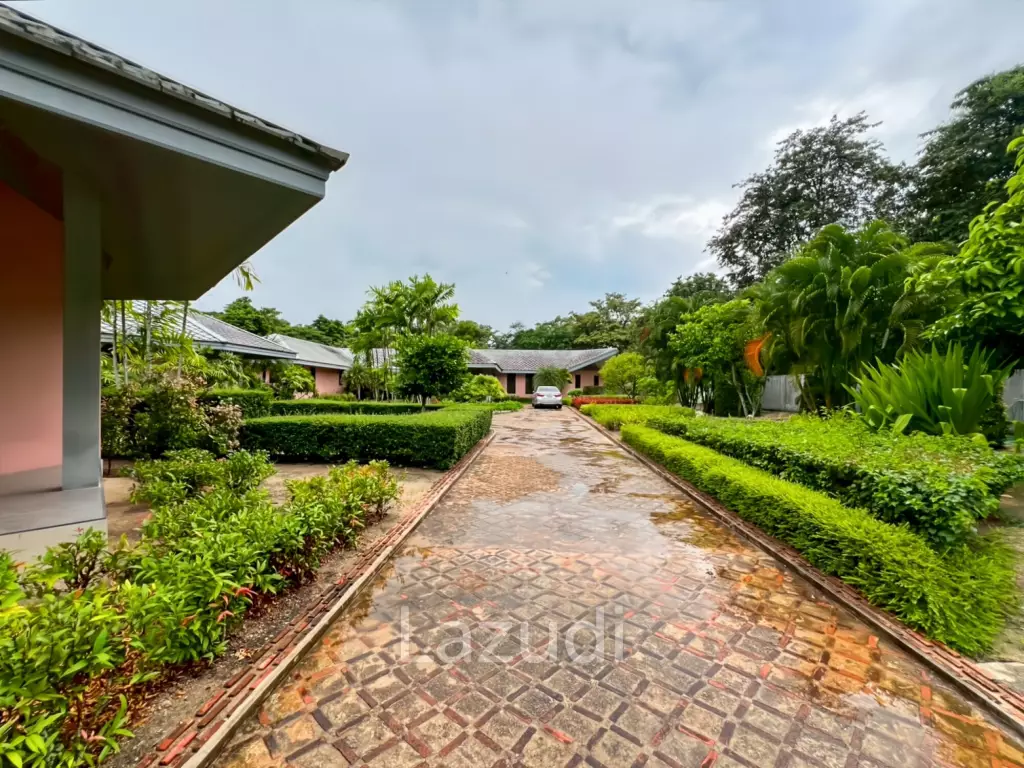 Elegant Eco-Design 5-Bedroom Villa on Over 2 Rai in Springfield Village