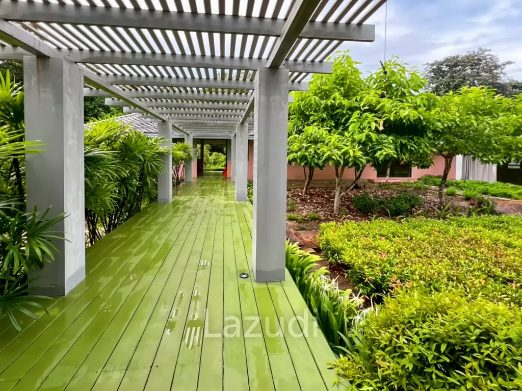Elegant Eco-Design 5-Bedroom Villa on Over 2 Rai in Springfield Village