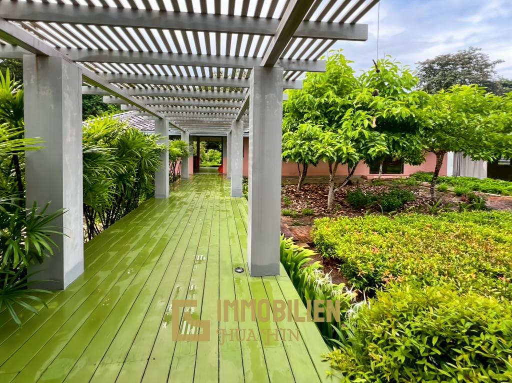 3200 คิว м участка / 1,000 คิว ในชีวิตของฉันมีสนามกอล์ฟและสปารีสอร์ท