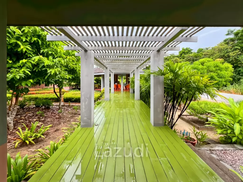 Elegant Eco-Design 5-Bedroom Villa on Over 2 Rai in Springfield Village