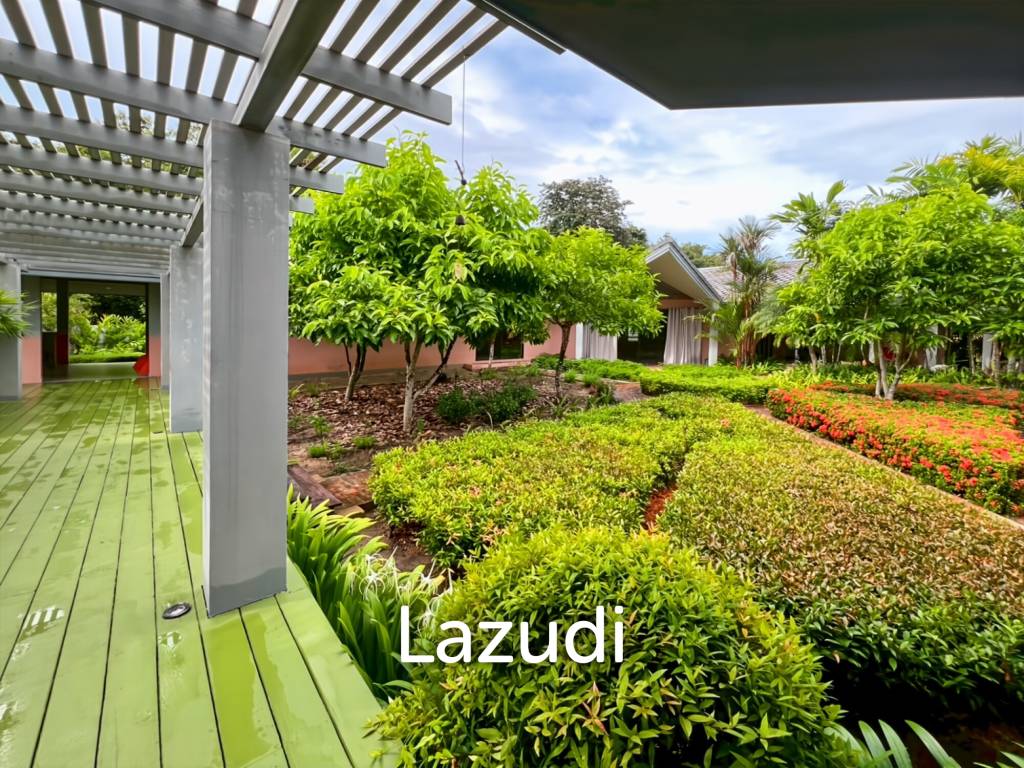 Elegant Eco-Design 5-Bedroom Villa on Over 2 Rai in Springfield Village
