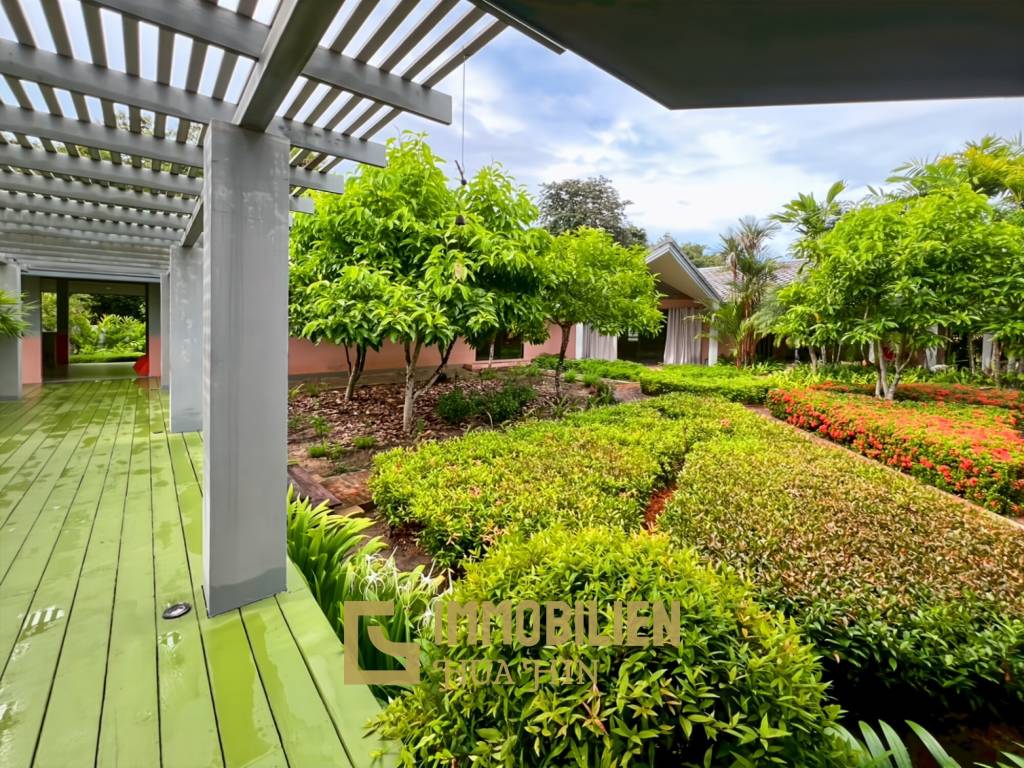 3200 คิว м участка / 1,000 คิว ในชีวิตของฉันมีสนามกอล์ฟและสปารีสอร์ท