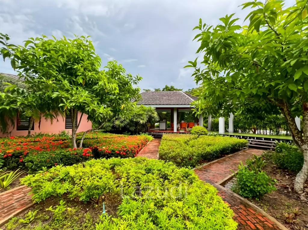 Elegant Eco-Design 5-Bedroom Villa on Over 2 Rai in Springfield Village