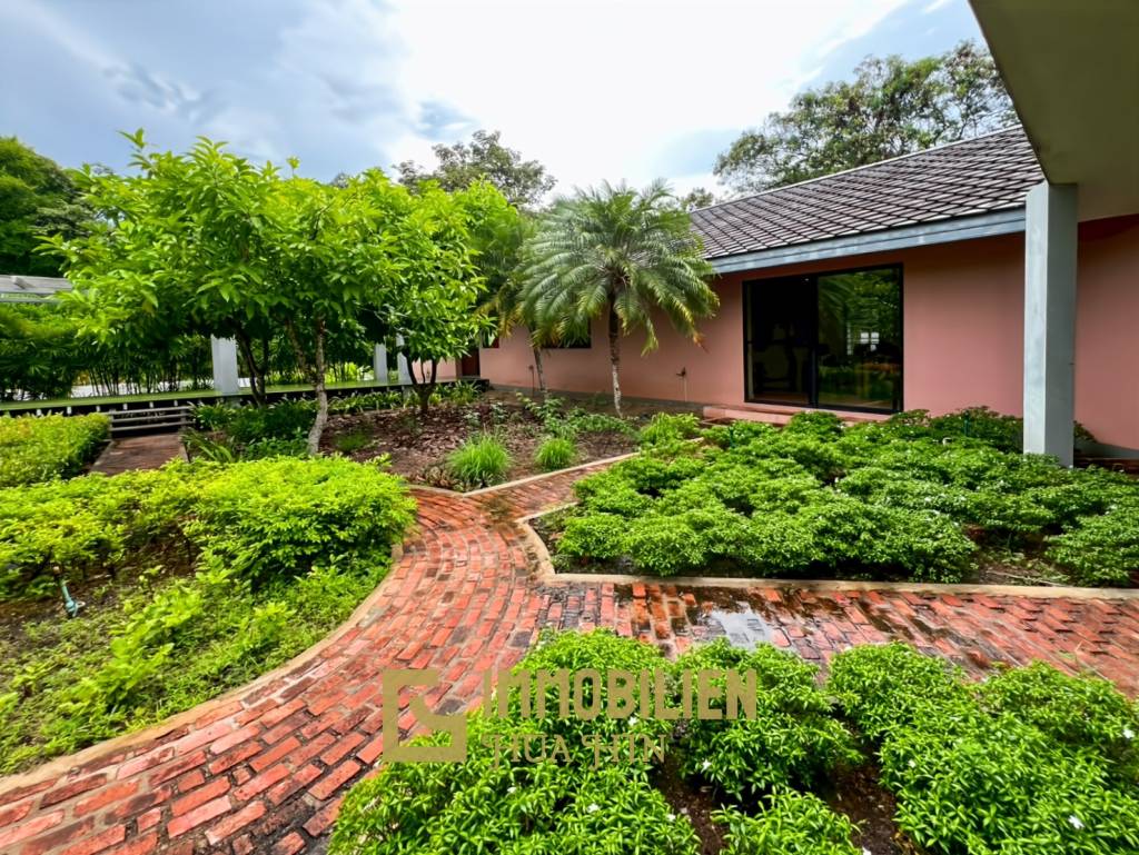 3200 คิว м участка / 1,000 คิว ในชีวิตของฉันมีสนามกอล์ฟและสปารีสอร์ท