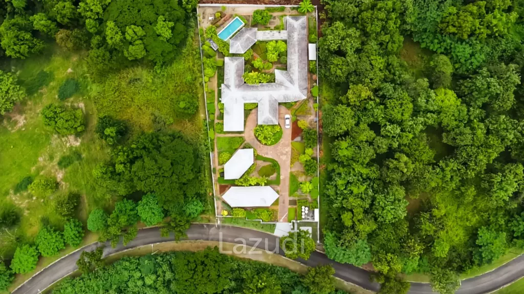 Elegant Eco-Design 5-Bedroom Villa on Over 2 Rai in Springfield Village