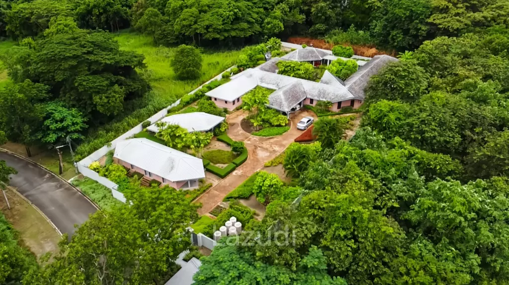 Elegant Eco-Design 5-Bedroom Villa on Over 2 Rai in Springfield Village