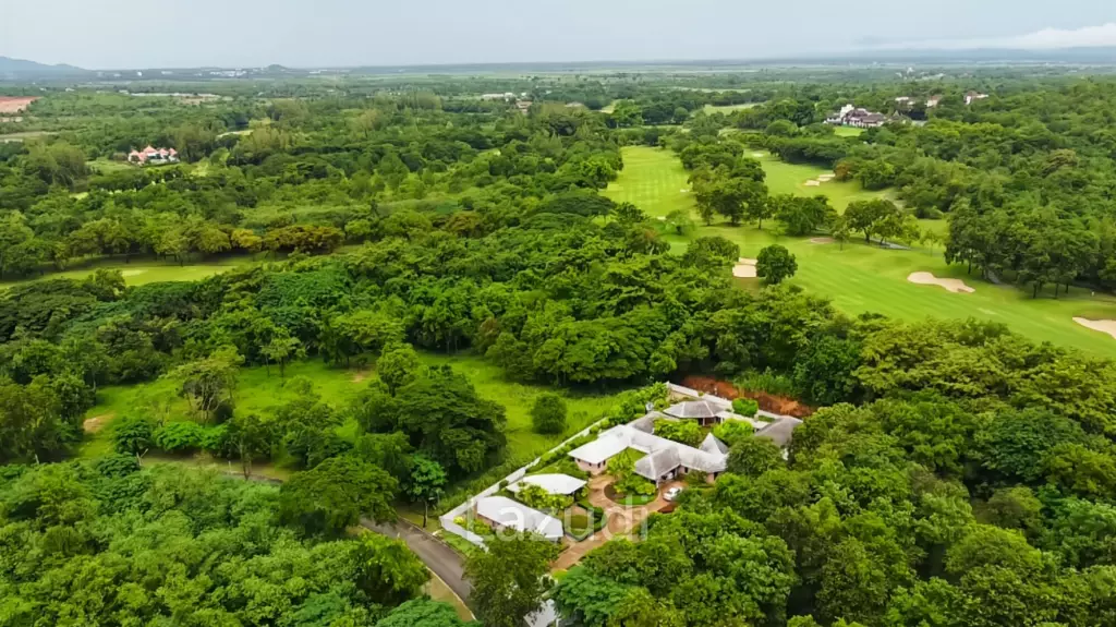 Elegant Eco-Design 5-Bedroom Villa on Over 2 Rai in Springfield Village
