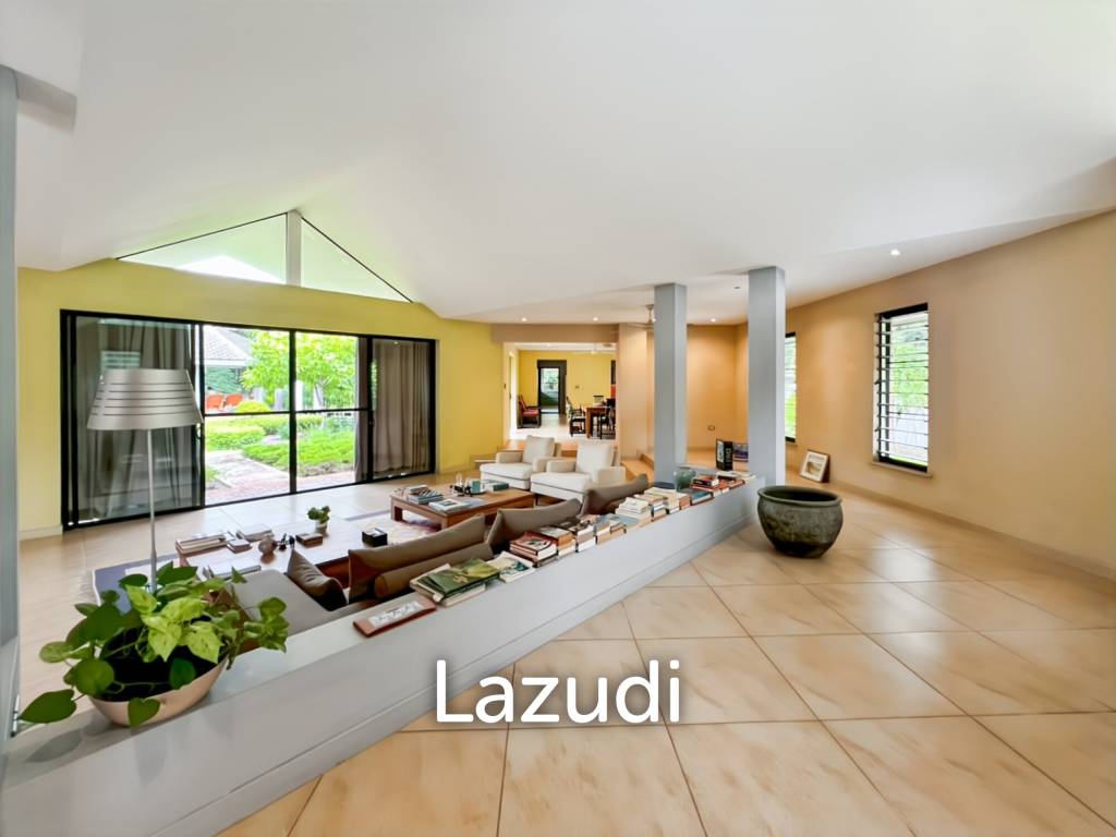 Elegant Eco-Design 5-Bedroom Villa on Over 2 Rai in Springfield Village