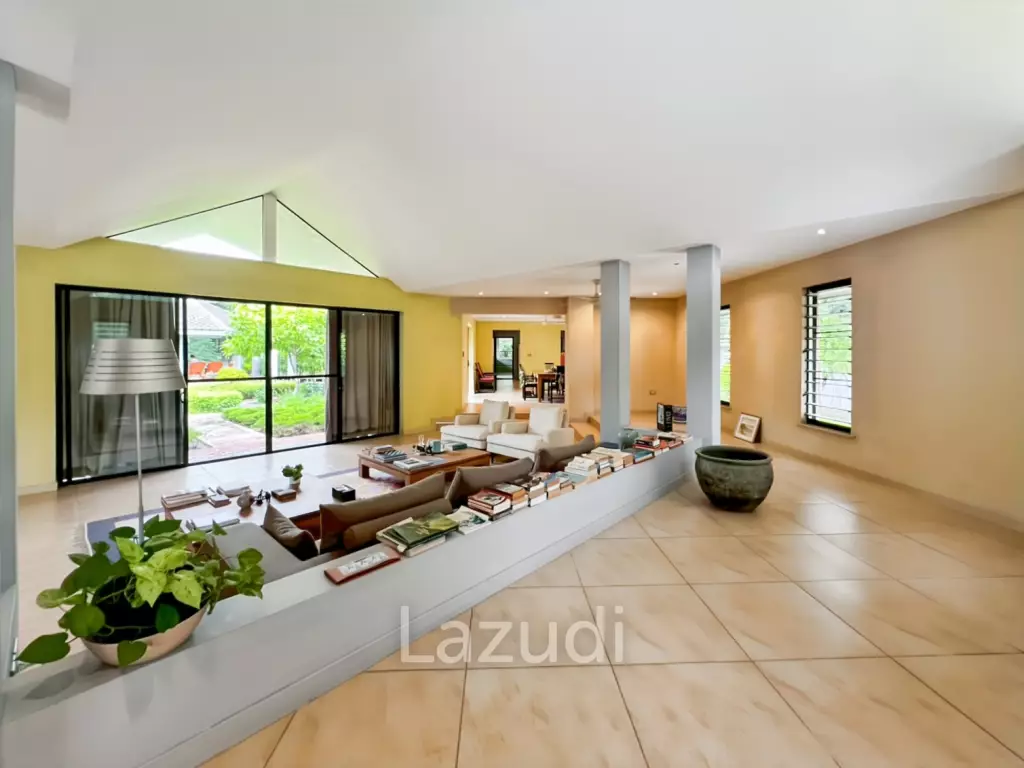 Elegant Eco-Design 5-Bedroom Villa on Over 2 Rai in Springfield Village