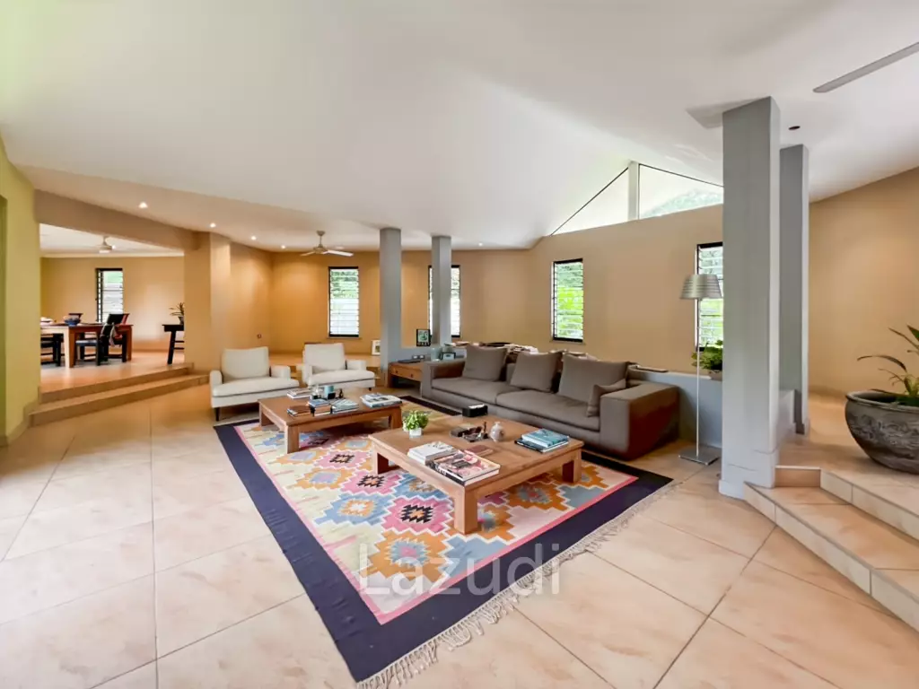 Elegant Eco-Design 5-Bedroom Villa on Over 2 Rai in Springfield Village